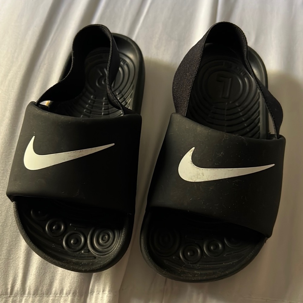 Size 8. Nike sandals.
